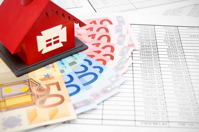 The Declining Balance Method: The Investor’s Shortcut to Faster Tax Savings 9 Declining-Balance-Method