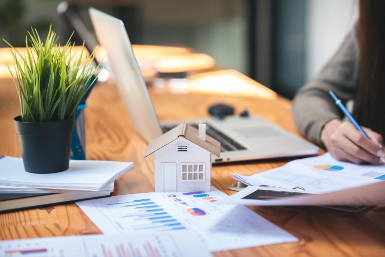 How the Expectations Theory and Yield Curve Shape Your Investment Strategy 1 expectations theory